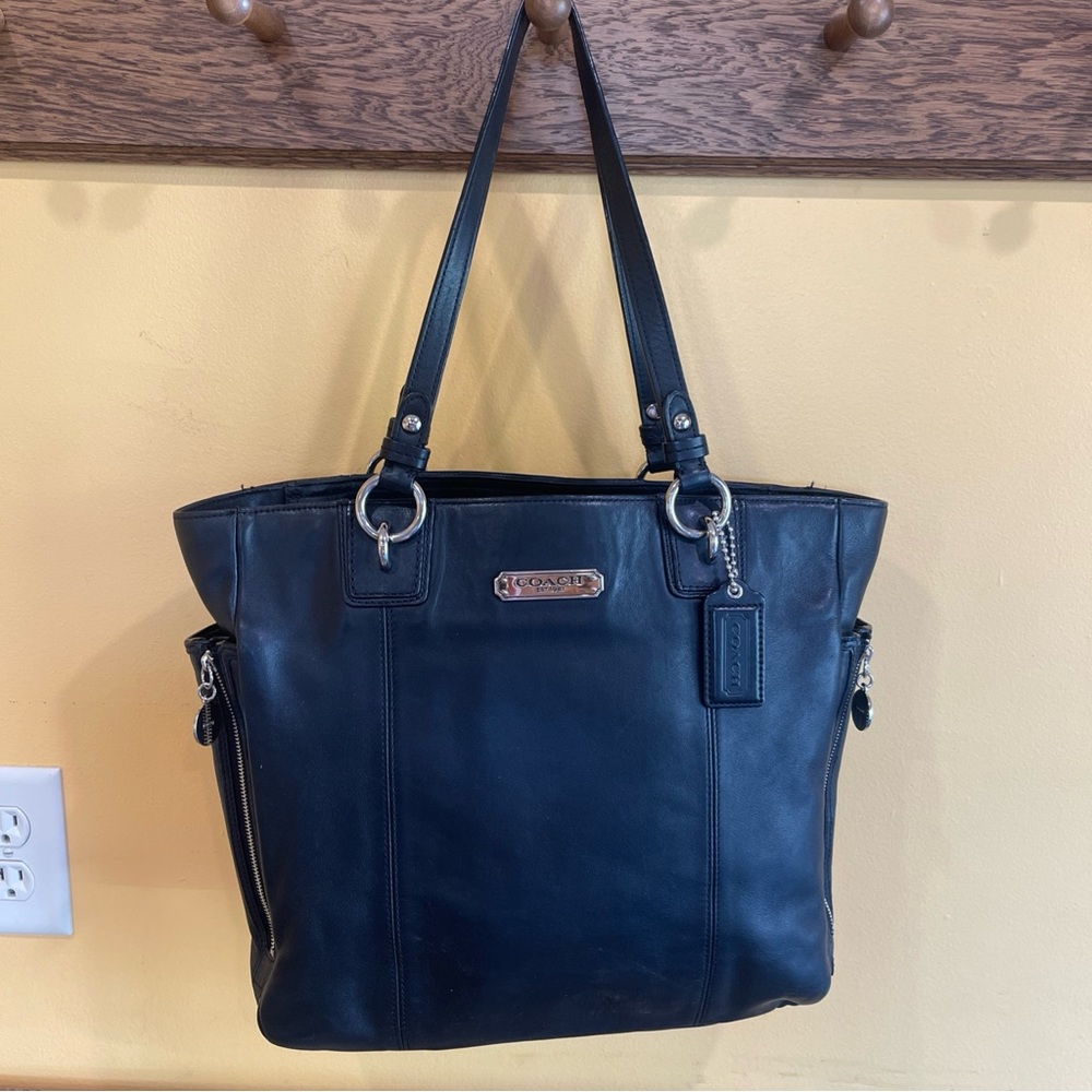 Coach North South Gallery Smooth Black Leather Shoulder Tote Bag F19456